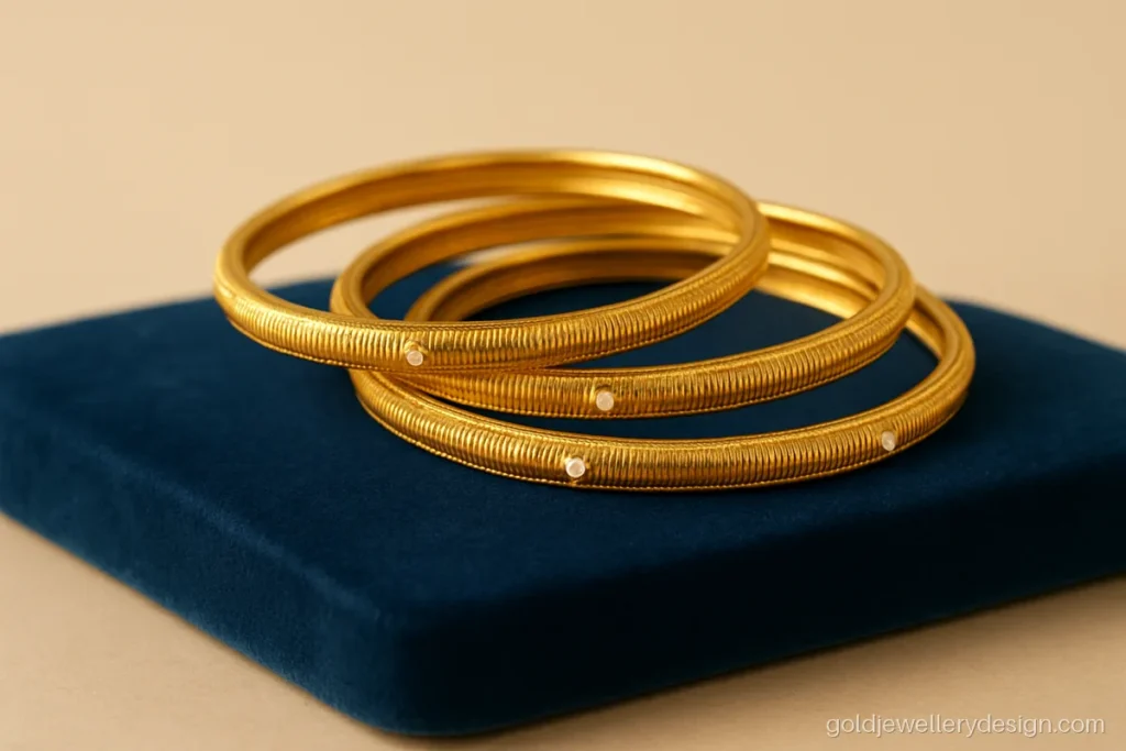 Chudi design gold set with ridged grooves in groups of four