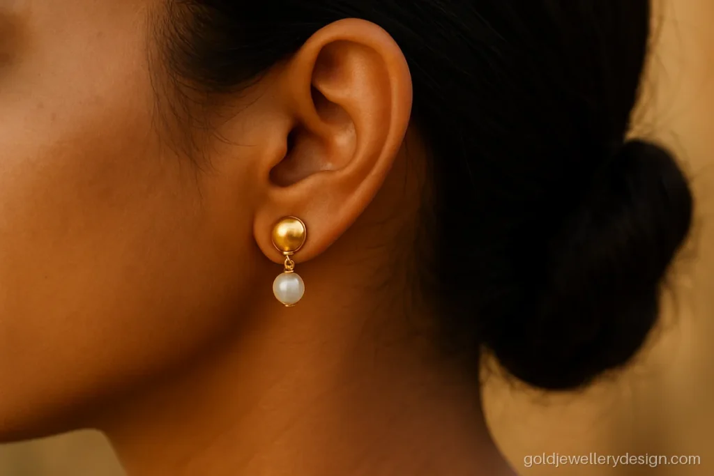 Gold tops with a creamy pearl drop, about 3 grams for the pair
